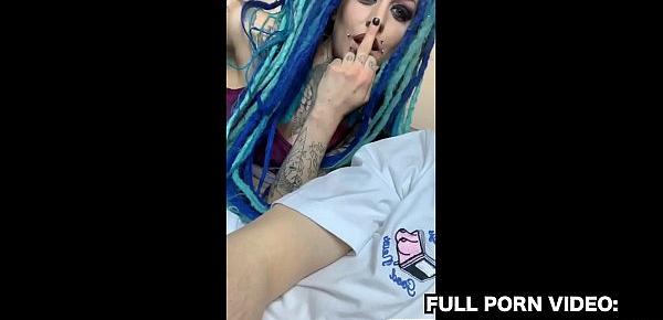  MAX FELICITAS SCOPA UNA RASTA GIOVANE ITALIANA E TATUATA FORTISSIMO FINO A FARLA VENIRE LADY BLUE